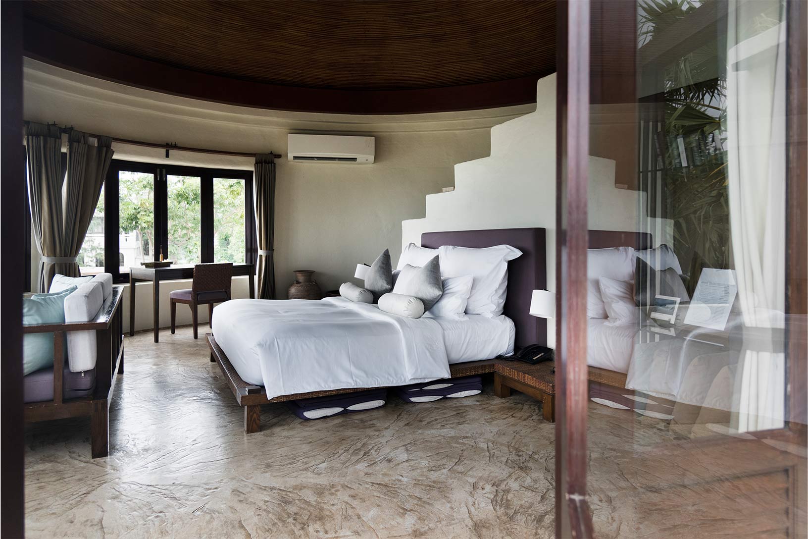 hotel-room-at-a-luxury-resort-2025-02-10-05-03-26-H5AMQ39.jpg